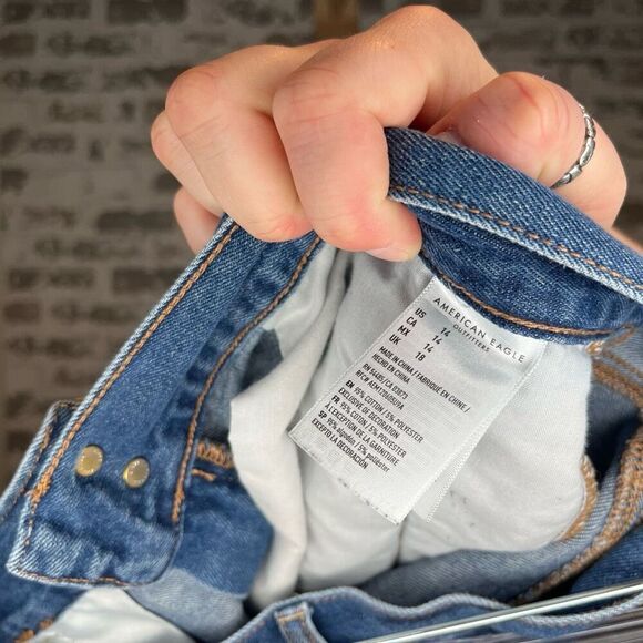 American Eagle | women denim mom shorts raw hem - Picture 4 of 12